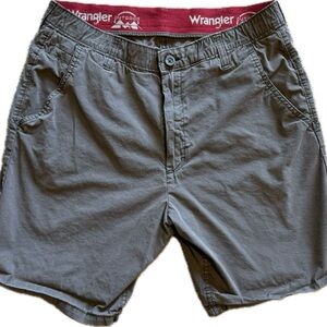 Wrangler Men's Gray Flat Front Shorts